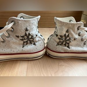Converse Women's 7 Egret HI high top studded star textured Chuck Taylor shoes